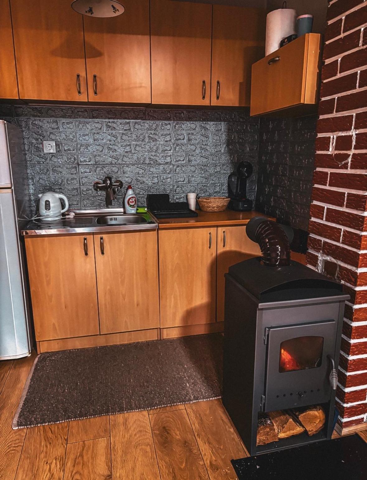 Slatki Dom Fireplace Конич Екстериор снимка